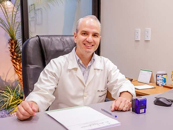 Dr. Alex Karps Bortoloti